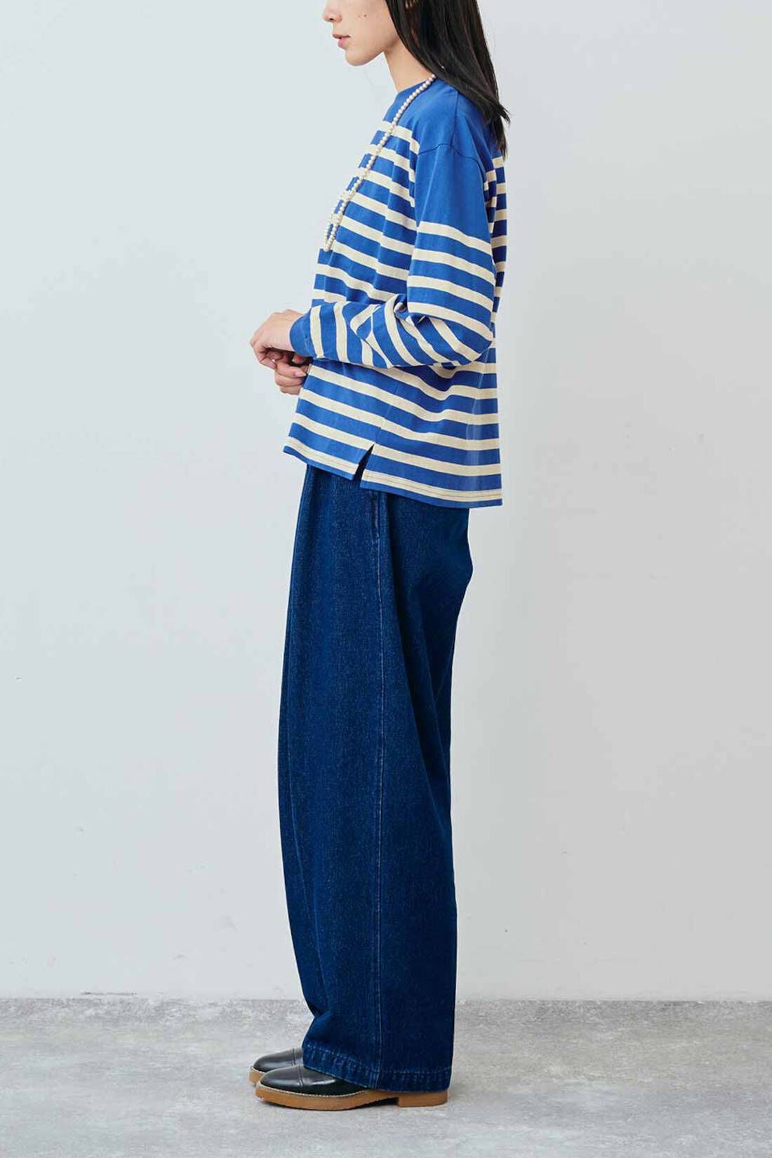 Real Stock|THREE FIFTY STANDARD　クルーネックのパネルボーダーTシャツ〈ブルー×ライトベージュ〉|モデル身長：163cm　着用サイズ：M