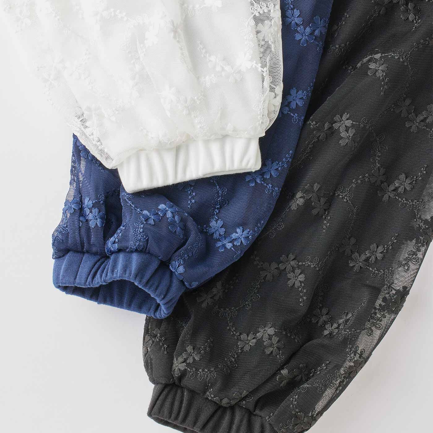 Real Stock|フラウグラット　ふんわりチュールを重ねた袖が華やか 大人の着映えカットソートップス〈ホワイト〉|カットソーとチュール二枚仕立てのふんわり袖。