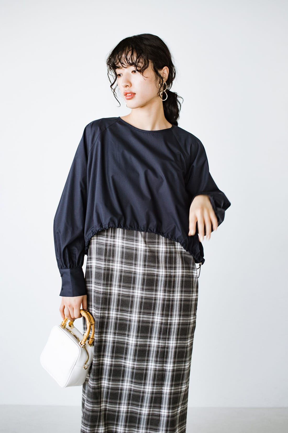 realstock [リアルストック]（Express BOX）|ｈａｃｏ！ 季節の変化を楽しむ「愛服」 手持ちの夏冬服と組み合わせ無限！総柄キャミワンピース＆すそしぼりトップスセット〈ブラック〉