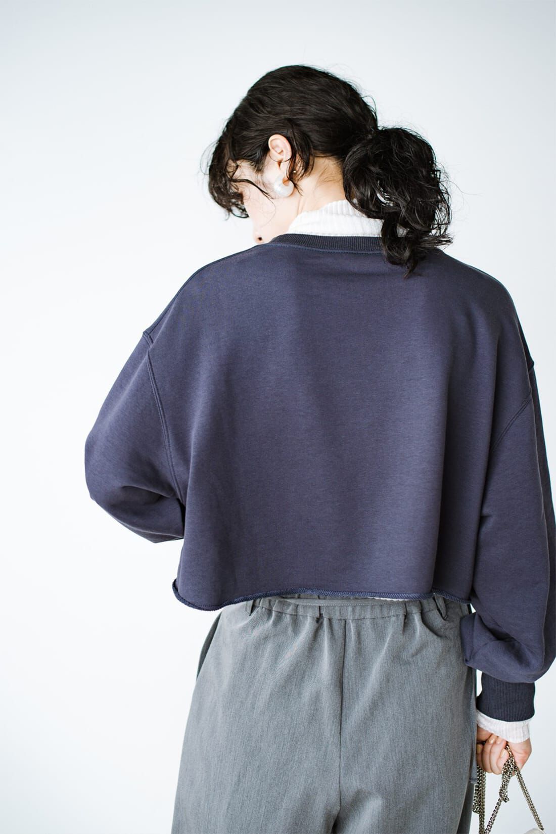 Real Stock|ｈａｃｏ！ たのしいことだけ考えたい日の 短め丈スウェット〈チャコールグレー〉