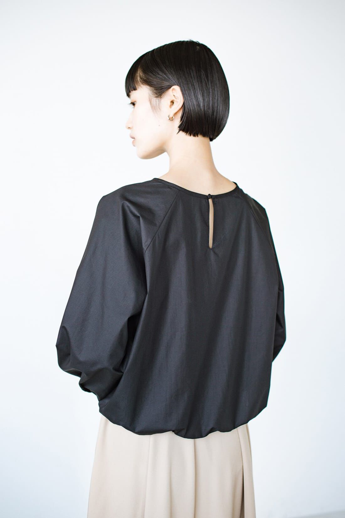 realstock [リアルストック]（Express BOX）|ｈａｃｏ！ 季節の変化を楽しむ「愛服」 手持ちの夏冬服と組み合わせ無限！総柄キャミワンピース＆すそしぼりトップスセット〈ブラウン〉
