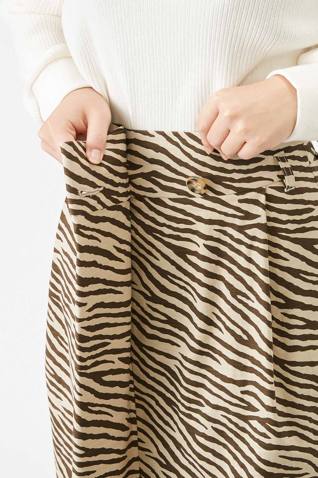 Real Stock|IEDIT[イディット]　新鮮柄を楽しむ ラップ風デザインのIラインスカート〈ベージュ〉|布を折り返したラップ風デザインだから、はだける心配ナシ。ウエスト共布リボンは取り外し可能。