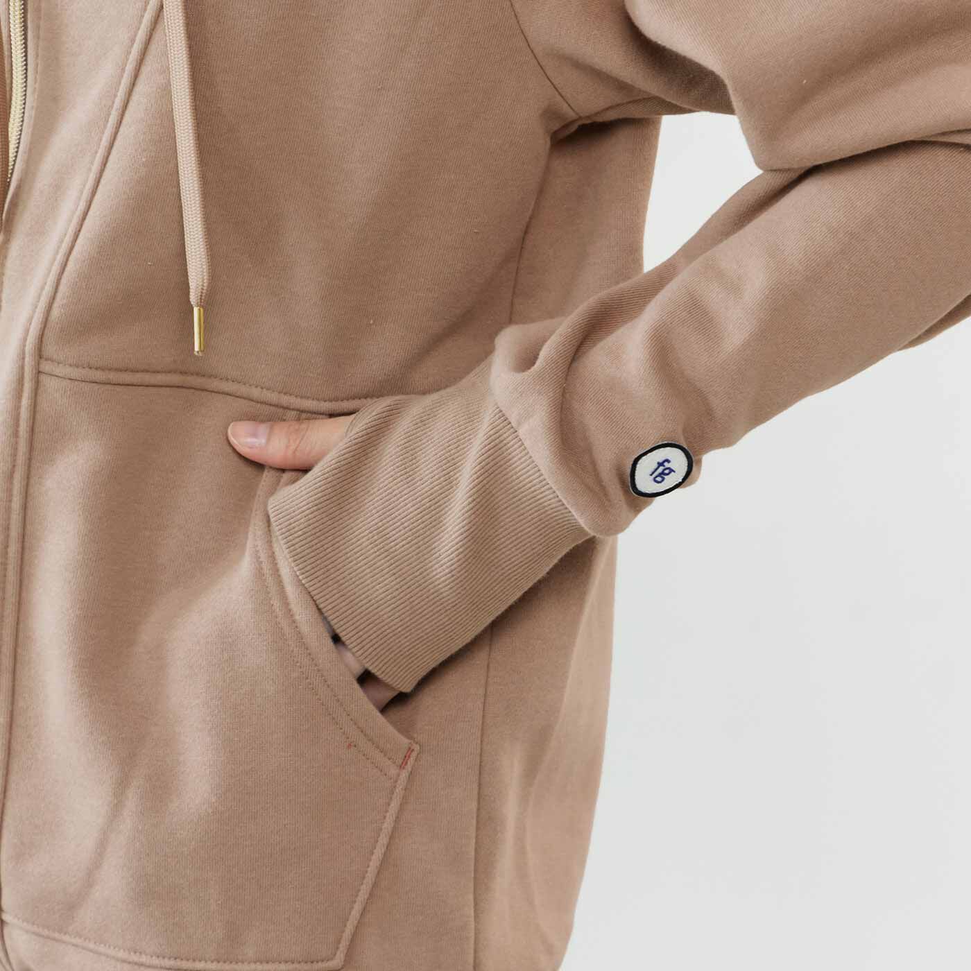 realstock [リアルストック]（Express BOX）|フラウグラット　立体設計ですらりあったか かるホカ裏起毛 大人のパーカー風ダブルジップブルゾン〈オートミール〉|【サムホール】ロングリブで手の甲まで覆ってあったか。　※お届けするカラーとは異なります。