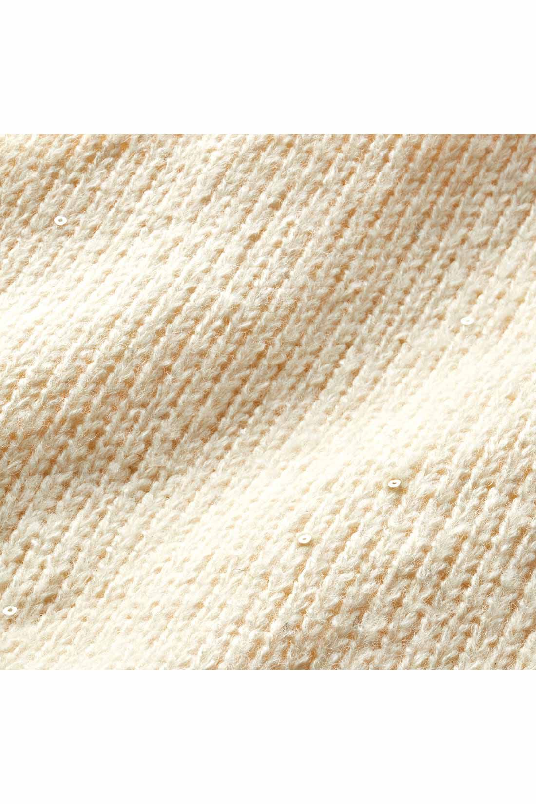 realstock [リアルストック]（Express BOX）|IEDIT[イディット]　イルミネーションみたいなきらきらスパンコールニット〈スノーホワイト〉|ほどよい厚みのニットには、シルバーのスパンコールをさりげなく。