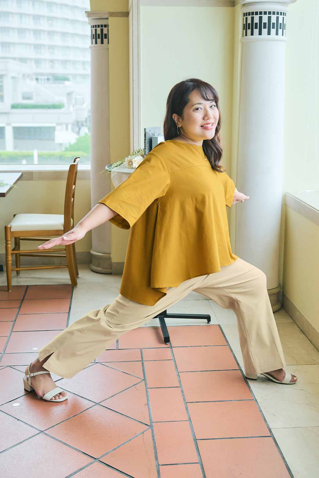 Real Stock|【3～10日でお届け】リブ イン コンフォート　Yラインが気になりにくい すっきり美脚！ スーパー伸び軽ストレートパンツ〈アイボリー〉|〈モデル情報〉身長：163cm　体重：70kg　着用サイズ：LL