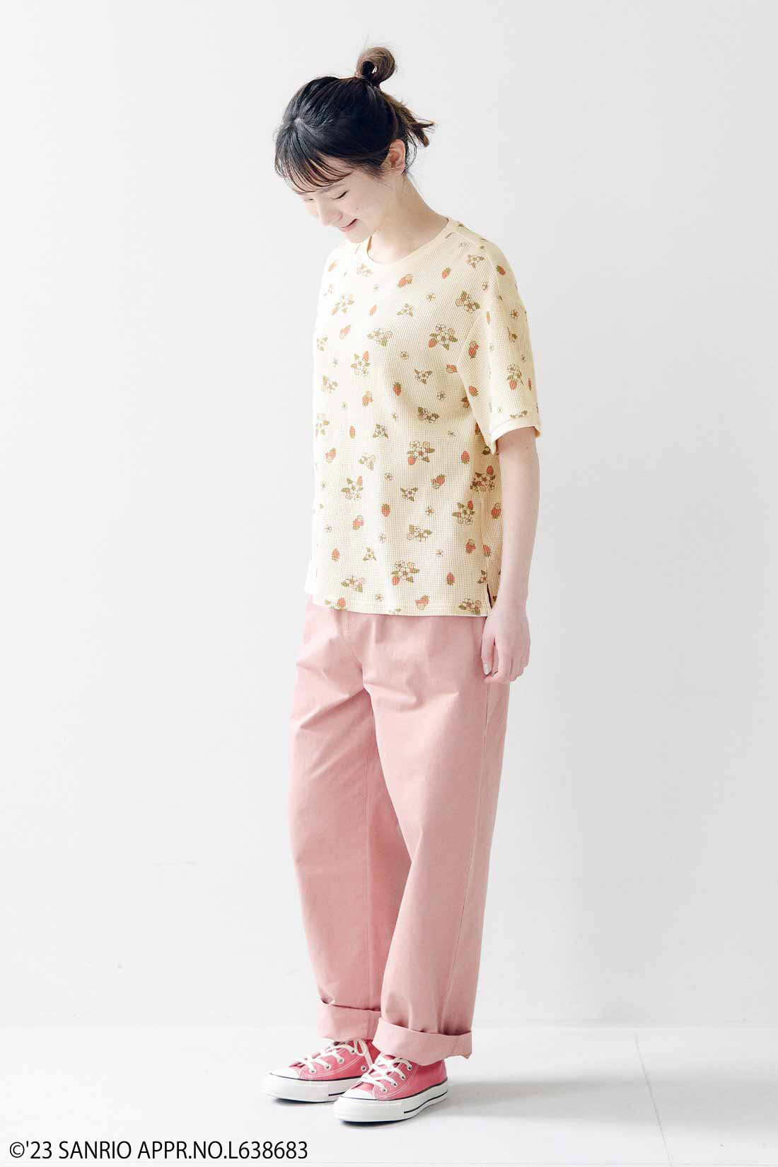 Real Stock|サンリオキャラクターコラボ　お花模様のコットンワッフルTシャツ〈みんなのたあ坊〉|身長162cm、Mサイズ着用