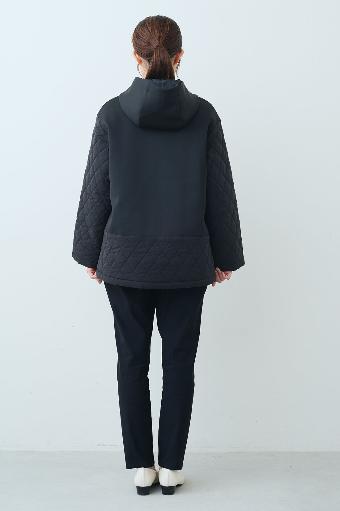 realstock [リアルストック]（Express BOX）|IEDIT[イディット]　すっきり着られるダンボール素材×キルティングの上品切り替えコート〈ブラック〉|モデル身長：167cm　着用サイズ：M