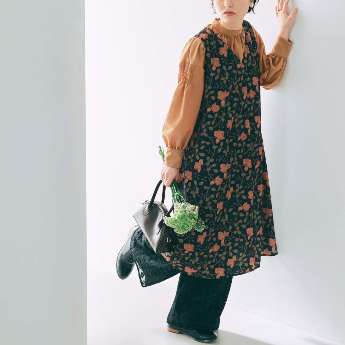 realstock [リアルストック]（Express BOX）|am＆be　足もとでたゆたう レースカーテンみたいなすそレースレギンス〈吸水速乾〉〈ブルーグレー〉|モデル身長166cm サイズM着用　これは参考画像です。お届けするカラーとは異なります。