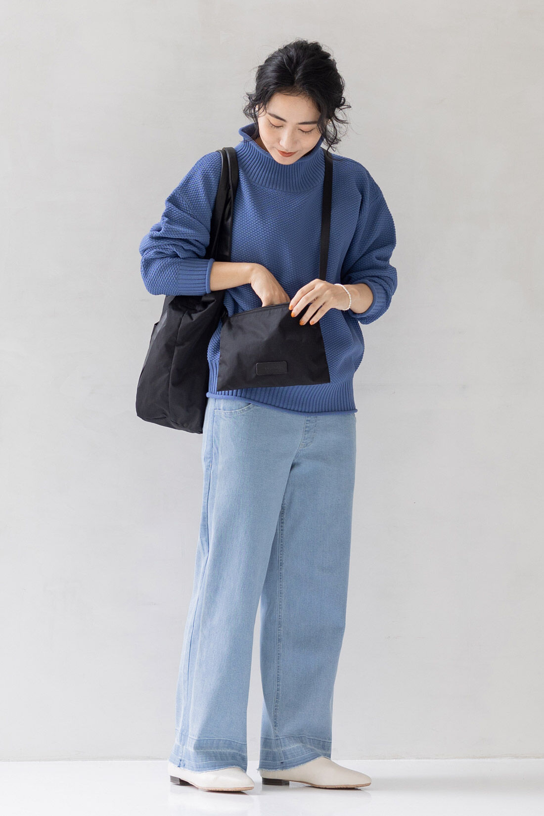 realstock [リアルストック]（Express BOX）|【3～10日でお届け】Moredde　サコッシュ付き　大容量2‐WAYマザーズトートバッグ〈ブラック〉|サコッシュはシンプルなのでコーディネートを選びません。