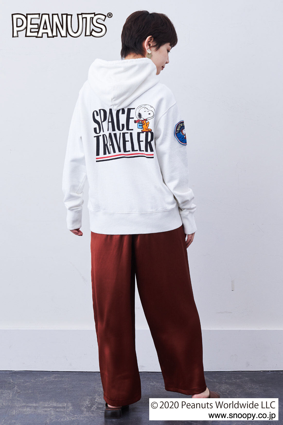 Real Stock|MEDE19F 〈SELECT〉 【ALPHA × PEANUTS 】SPACE TRAVELER　HOODIE〈WH〉|モデル身長：157cm・着用サイズ：M