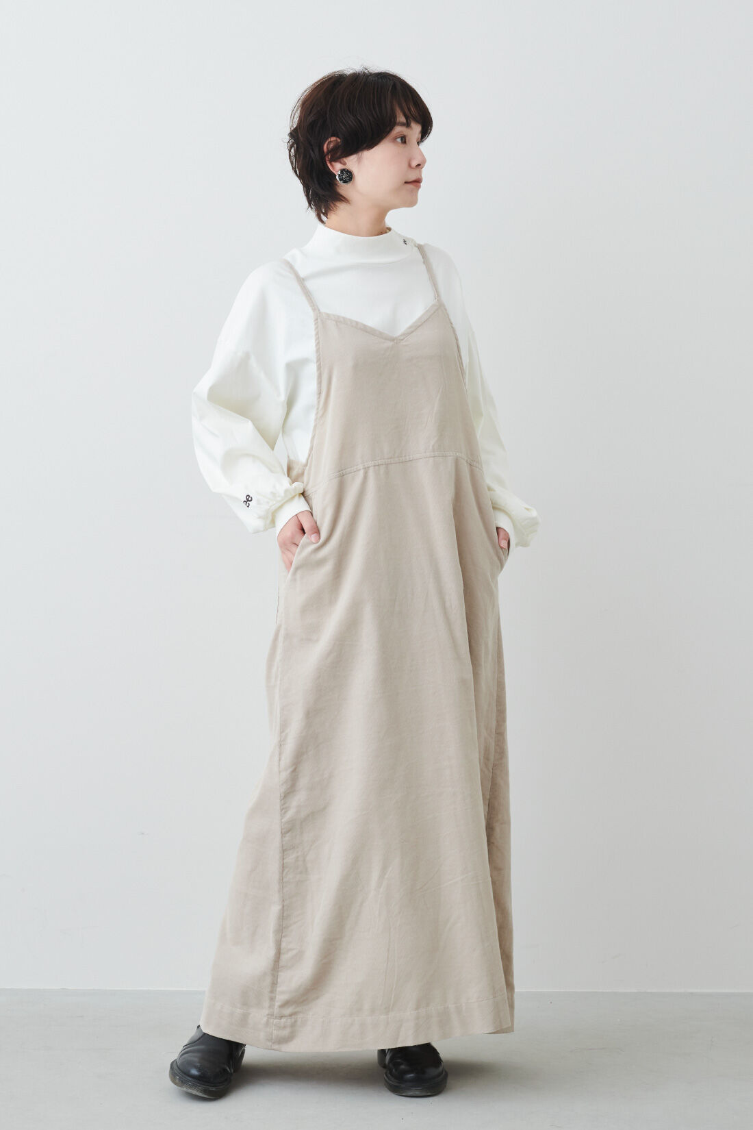 Real Stock|MEDE19F 〈SELECT〉 Lee LITE RELAX SALOPETTE SKIRT|1：ベージュ　モデル身長：157cm