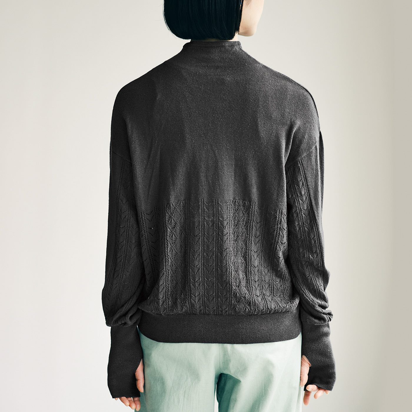 Real Stock|el:ment　透かし編みで風通る　部分UVカットのやわらかコットン100％　ハイネックカーディガン〈チャコール〉