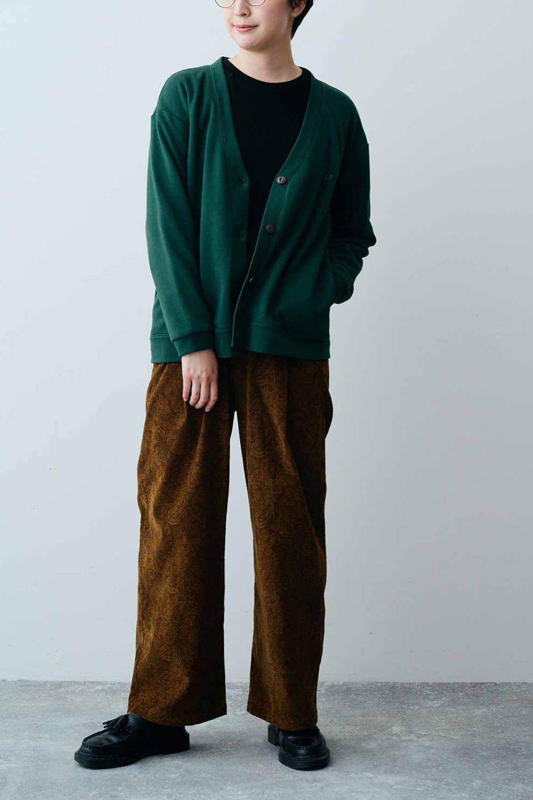 Real Stock|THREE FIFTY STANDARD　ペイズリー柄の細コールパンツ〈ブラウン〉