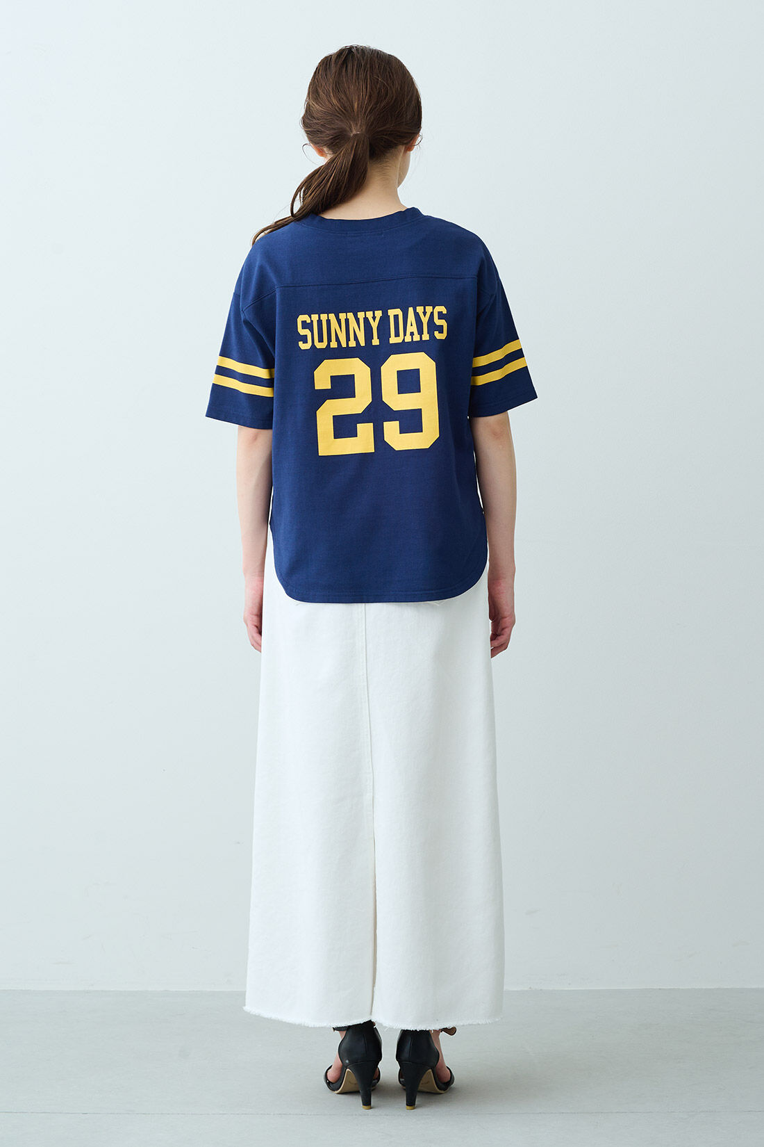 Real Stock|IEDIT[イディット]　小森美穂子さんコラボ すっきりはけるデニムロングスカート〈ホワイト〉|モデル身長：163cm 着用サイズ：M