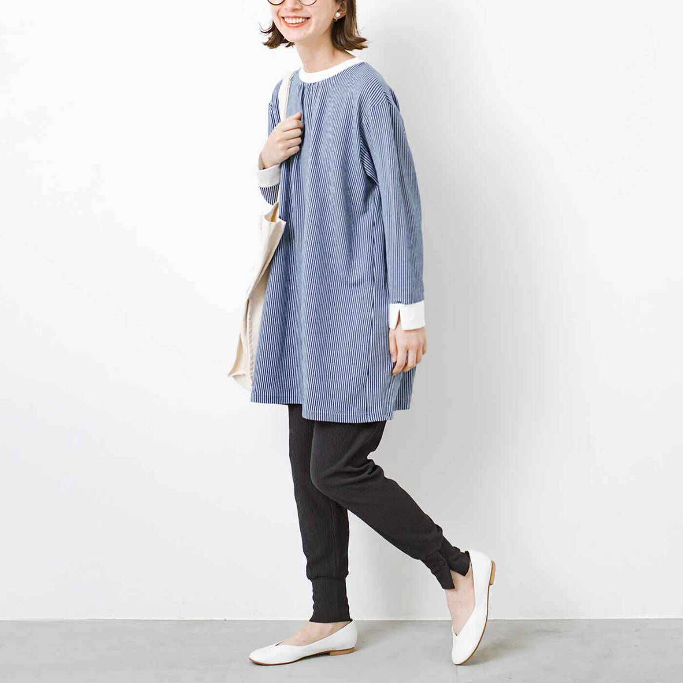 フラウグラット 軽やか＆らくちん♪ クレリックシャツみたいな きれい見えカットソーストライプチュニック〈ネイビー〉｜Real  Stock[リアルストック]｜フェリシモ【公式通販】