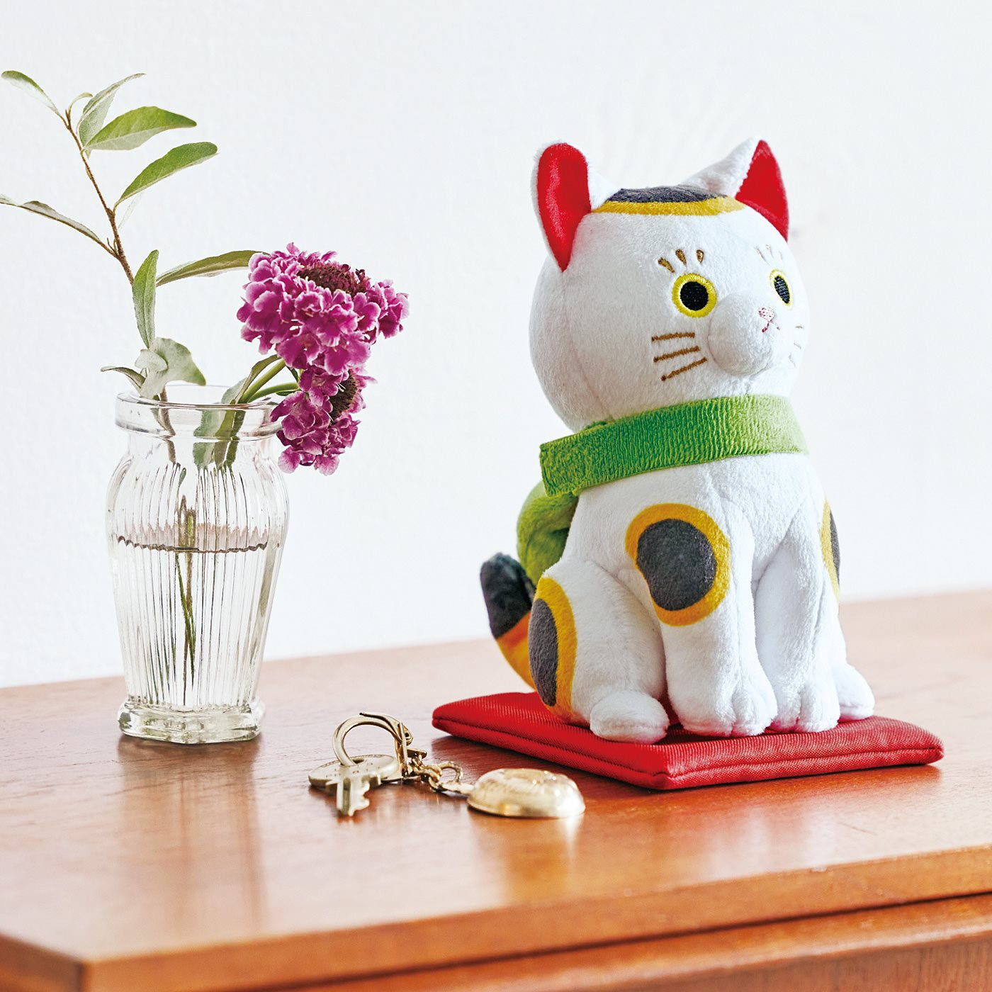 福を招くニャ！ かぎしっぽの猫さんの縁起物ぬいぐるみ｜Real