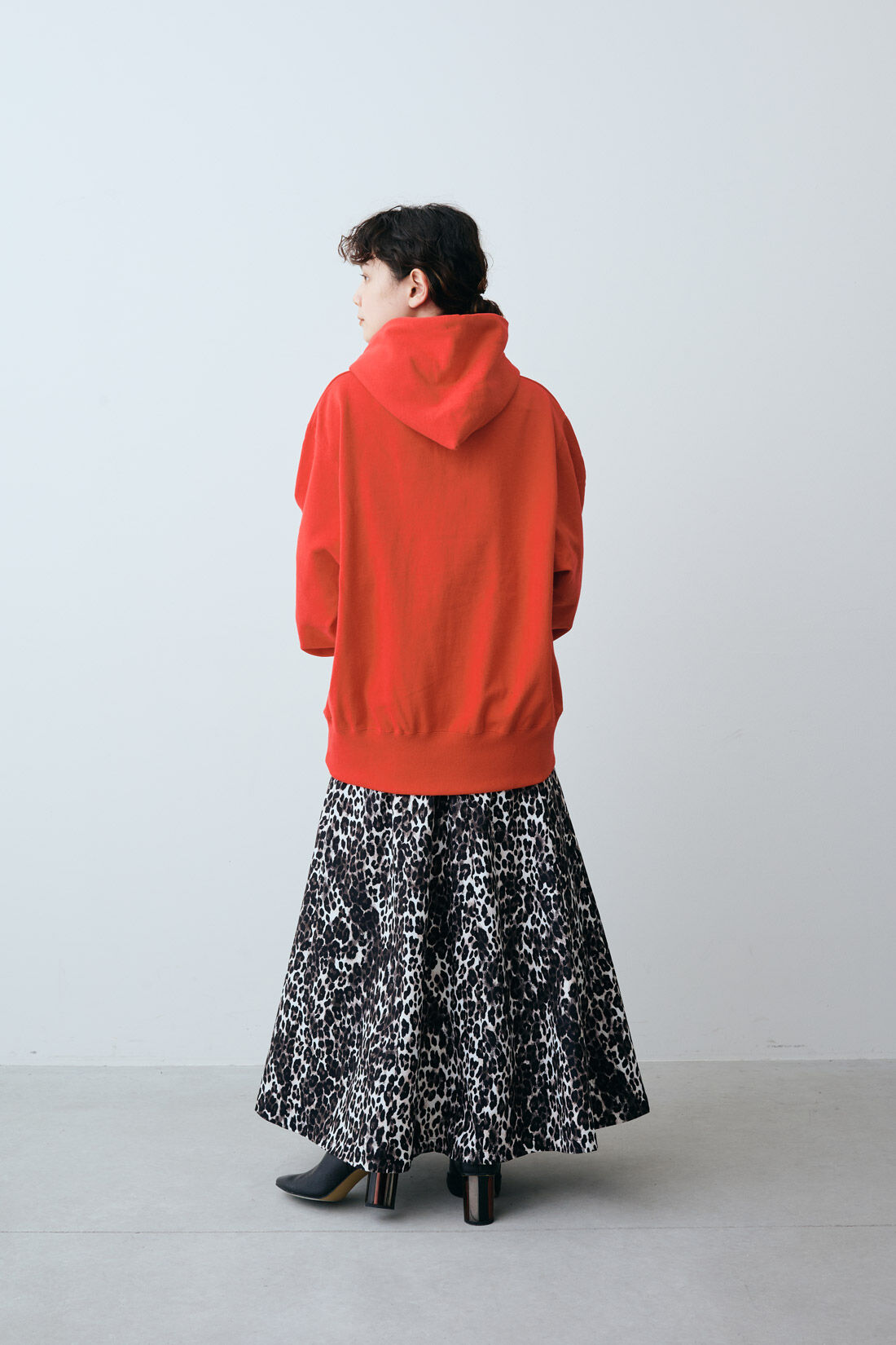 Real Stock|MEDE19F 〈SELECT〉【Lee】HEAVY WEIGHT HOODIE|2.レッド　モデル身長：157cm