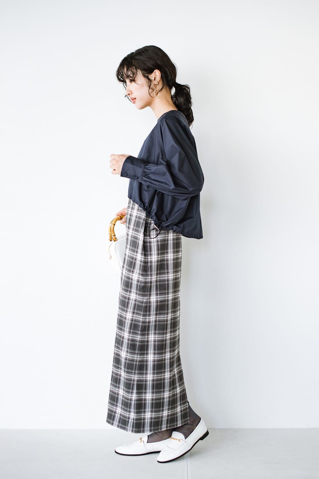 realstock [リアルストック]（Express BOX）|ｈａｃｏ！ 季節の変化を楽しむ「愛服」 手持ちの夏冬服と組み合わせ無限！総柄キャミワンピース＆すそしぼりトップスセット〈ブラック〉