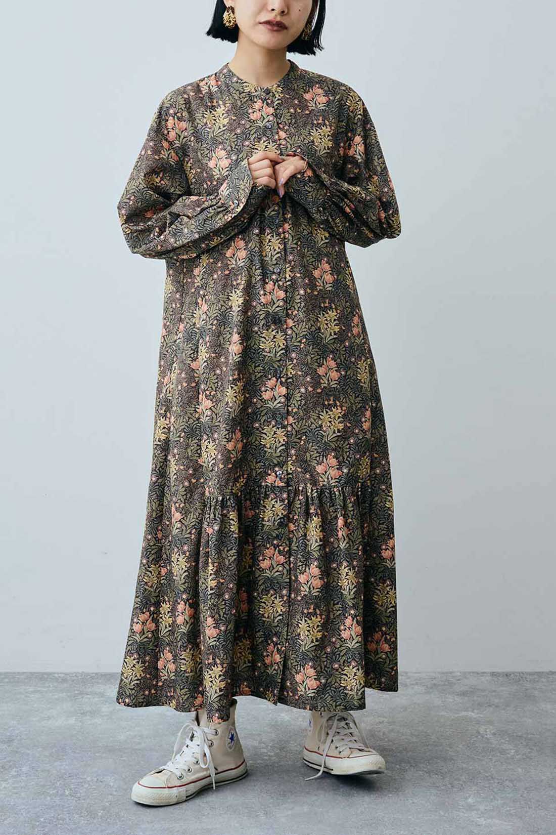 Real Stock|MEDE19F　〈MORRIS Gallery〉プリントロングワンピース〈CHRYSANTHEMUM柄〉|モデル身長：158cm　着用サイズ：M
