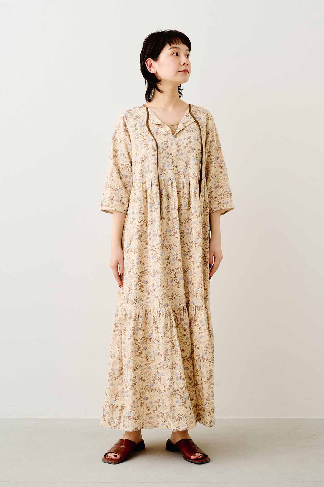 realstock [リアルストック]（Express BOX）|MEDE19F　ミュルーズモダン〈「ミュルーズ染織美術館」アーカイブコレクション〉 ワイルドフラワーモチーフワンピース〈ベージュ〉|モデル身長：157cm　着用サイズ：M