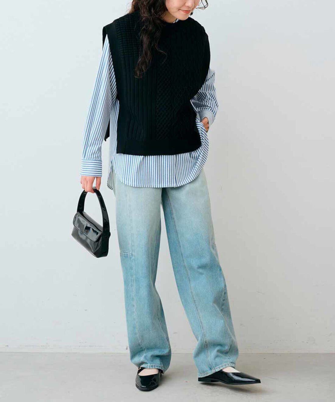 realstock [リアルストック]（Express BOX）|【3～10日でお届け】リブ イン コンフォート 美しいシルエットで品のよい 洗えるニットワンピースセット〈オニキスブラック〉|（ベストのみ着用）モデル身長：163cm　着用サイズ：M