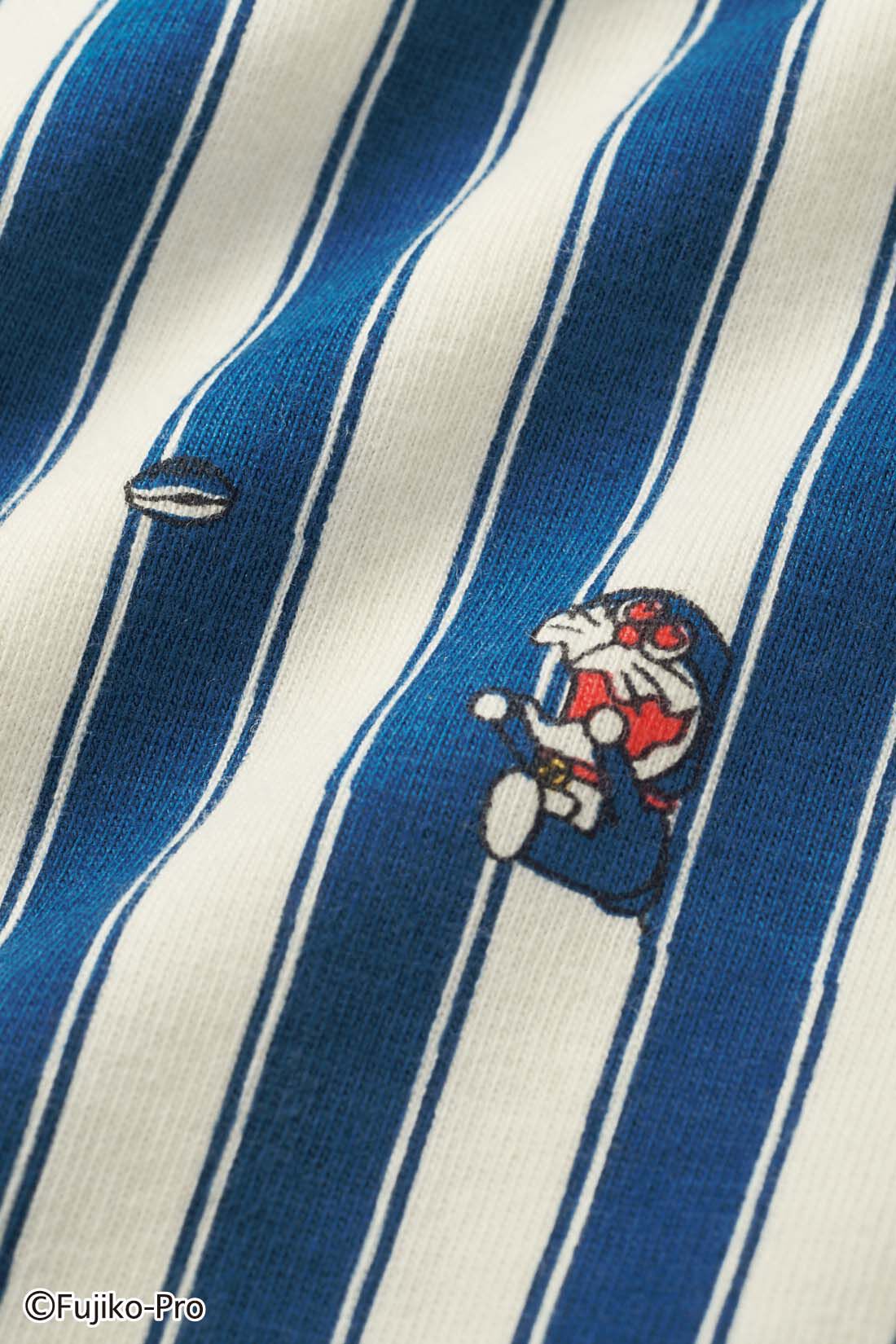 Real Stock|ドラえもん　コットンが素肌に気持ちいい ストライプキッズパジャマ〈ブルー×ホワイト〉|大好きなどら焼きに目がハートのドラえもん