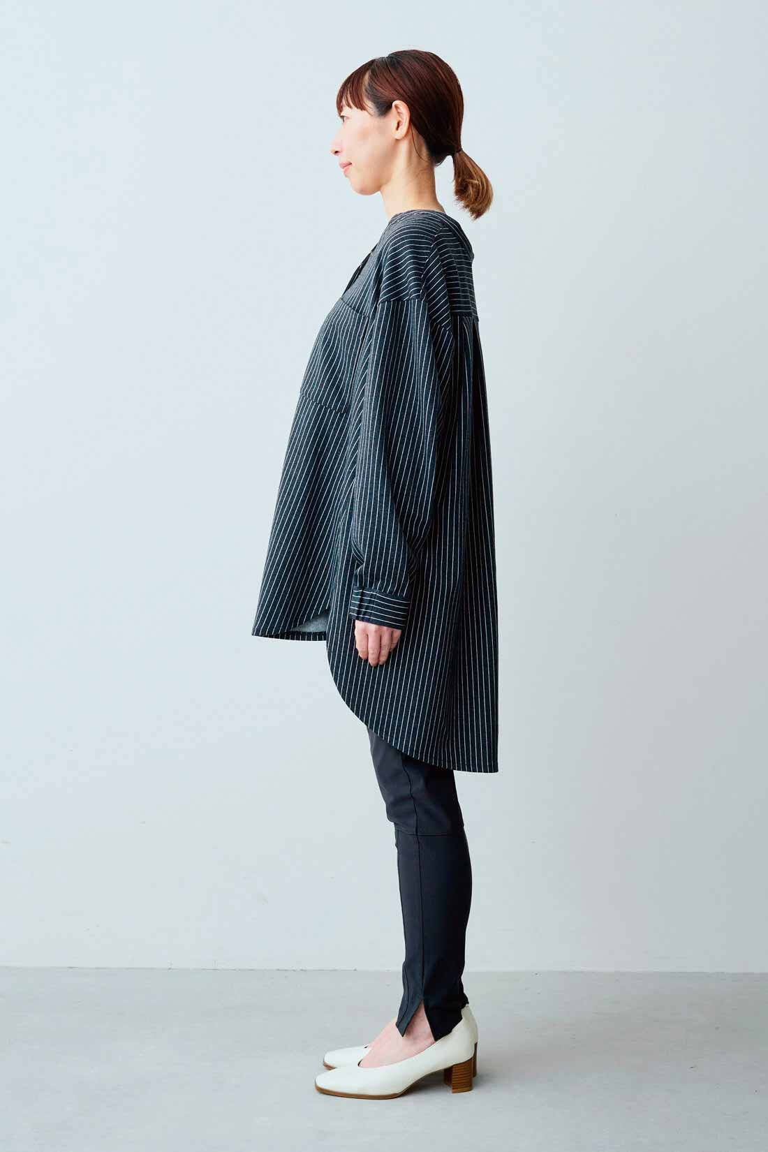 Real Stock|IEDIT[イディット]　切り替えデザインで細見せ ぐいーんと伸びる UVカットスキニーレギンスパンツ〈ネイビー〉|モデル身長：160cm　着用サイズ：M　これは参考画像です。お届けするカラーとは異なります。