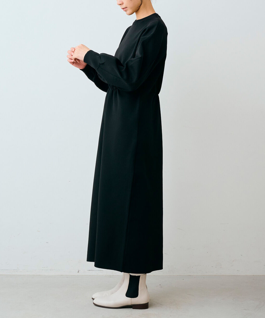 realstock [リアルストック]（Express BOX）|【3～10日でお届け】リブ イン コンフォート 美しいシルエットで品のよい 洗えるニットワンピースセット〈オニキスブラック〉|（ワンピースのみ着用）モデル身長：163cm　着用サイズ：M