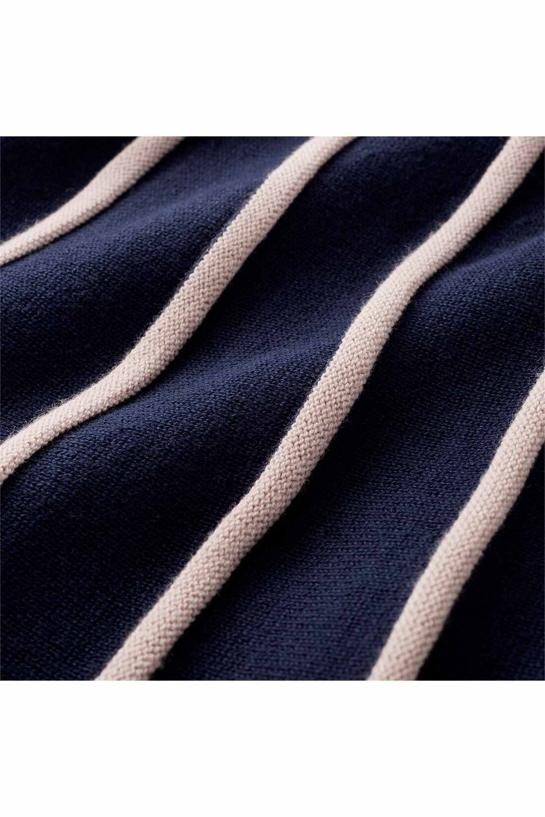 Real Stock|IEDIT[イディット]　ストライプ編み柄のニットフレアースカート〈ネイビー〉|しわを気にせずさらりとはける、ほどよい厚みのコットンアクリル素材。