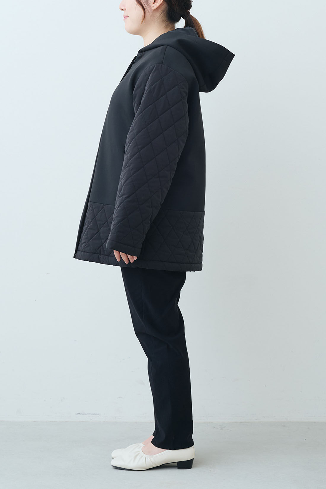 realstock [リアルストック]（Express BOX）|IEDIT[イディット]　すっきり着られるダンボール素材×キルティングの上品切り替えコート〈ブラック〉|モデル身長：149cm　着用サイズ：M