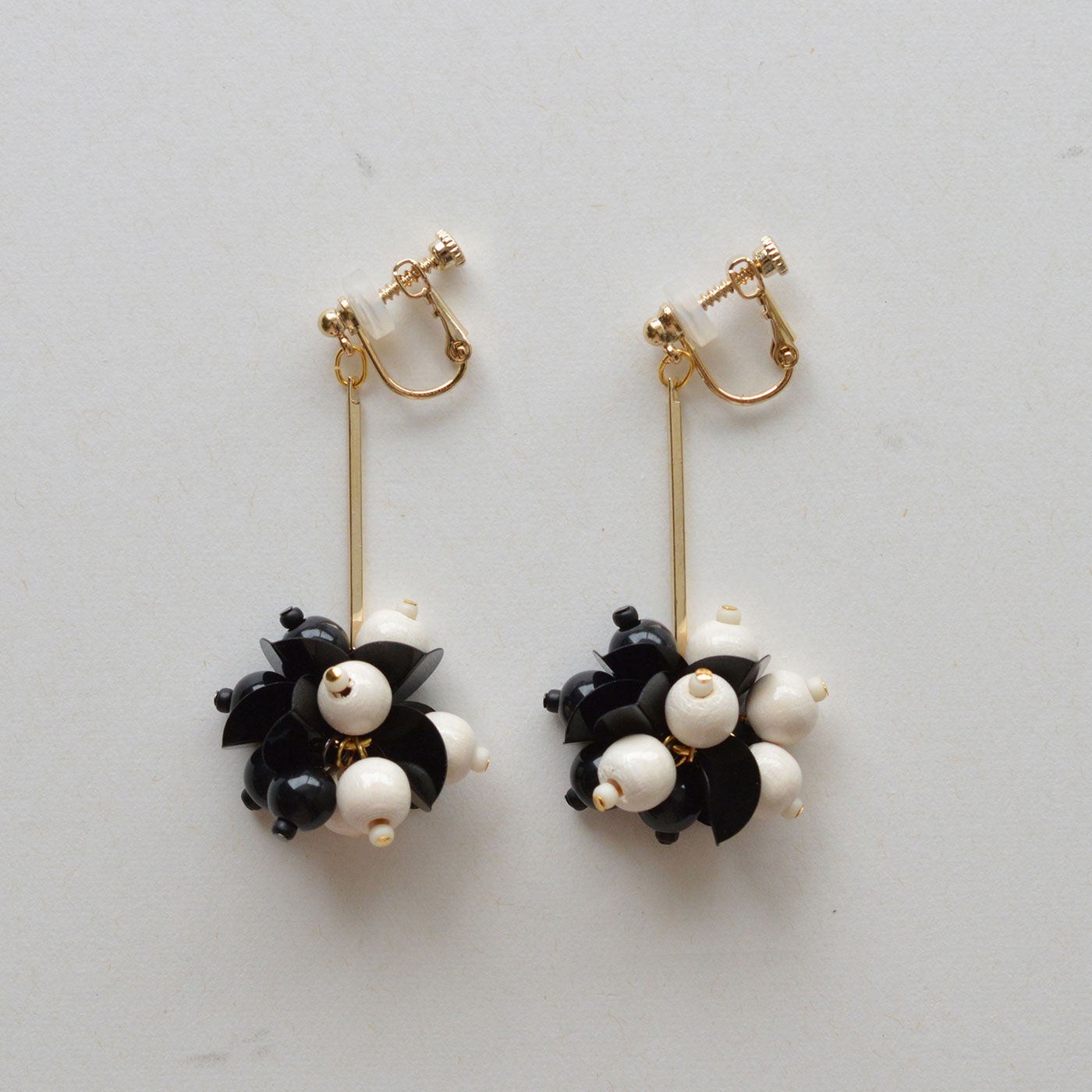 realstock [リアルストック]（Express BOX）|A Little Kit for Handcraft スパンコールのイヤリングキット工具付き|1.Piano（white×black）ピアノ