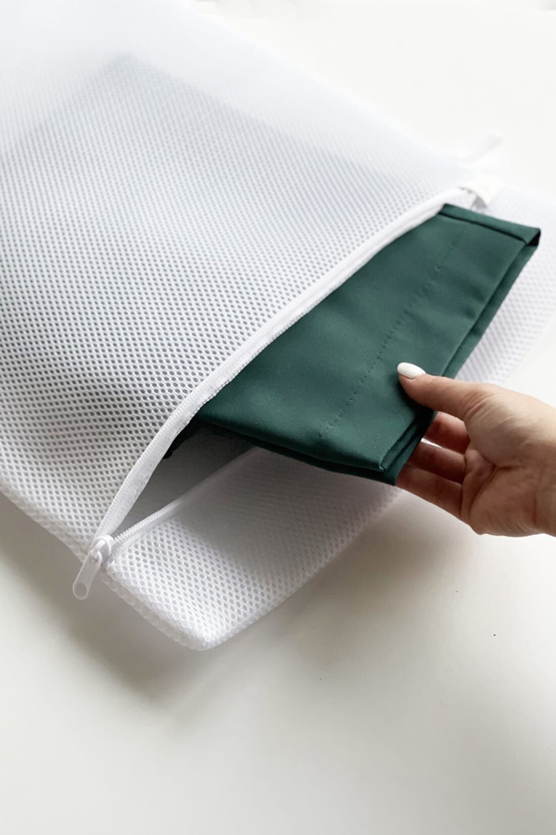realstock [リアルストック]（Express BOX）|ｈａｃｏ！ 脚はすらっと見せつつ気分はルンっと高めてくれる Ｔシャツも映えるらくちんカラーパンツ ｂｙ ｗｈｏ ｍａｄｅ ｍｅ〈グリーン〉