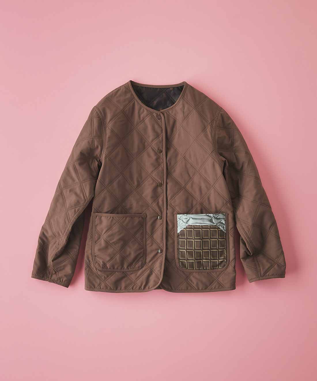 realstock [リアルストック]（Express BOX）|【3～10日でお届け】リブ　イン　コンフォート　チョコレートバイヤーみりとコラボ　甘美な誘惑をまとう　ボンボンショコラ柄のキルティングリバーシブルコート〈チョコレートブラウン〉|※チョコ柄ポケットは左側のみ、右ポケットは無地キルティングになります。