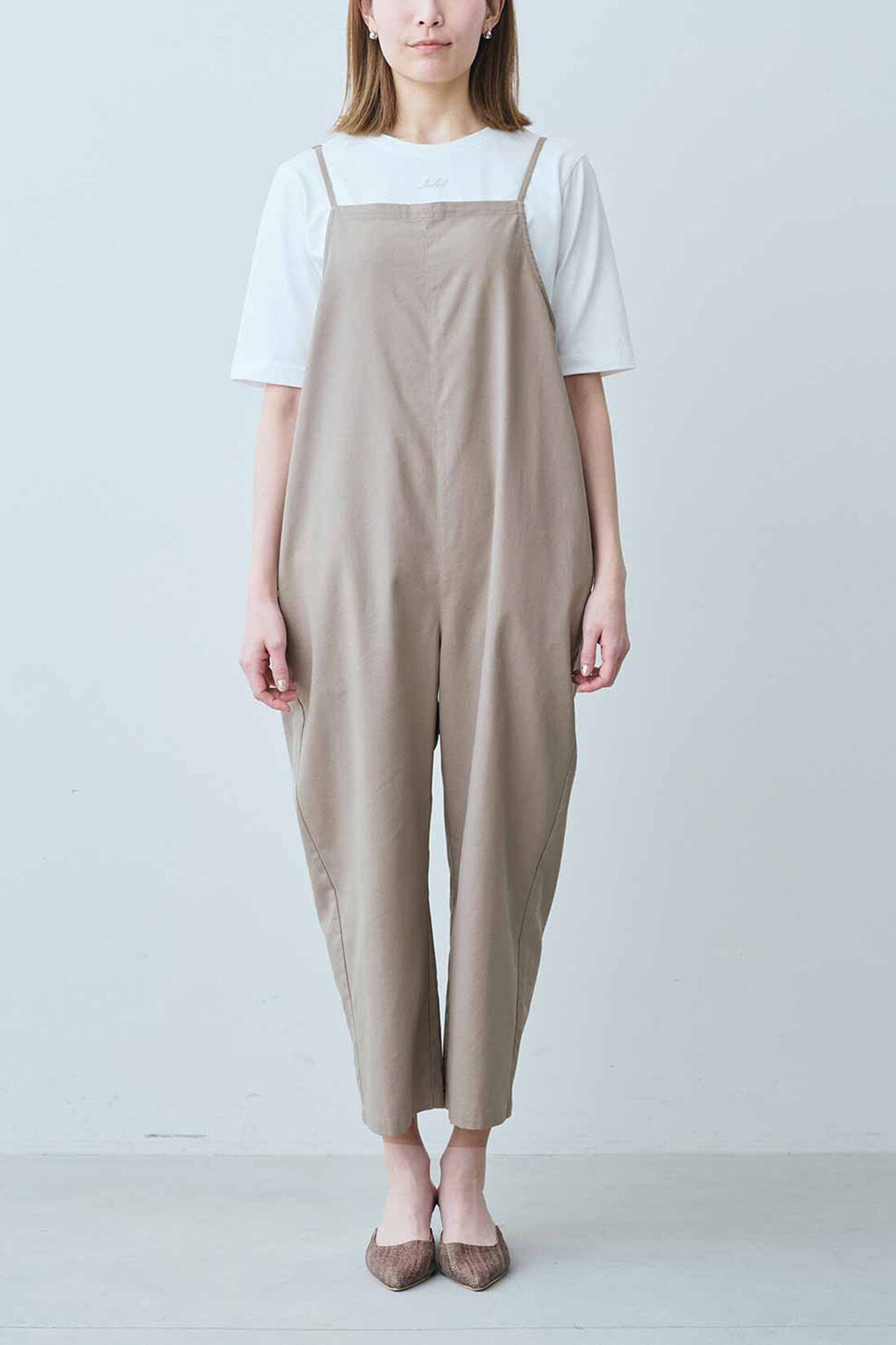 Real Stock|IEDIT[イディット]　きくちあつこさんコラボ 細い肩ストラップが女性らしい ルーズサロペット〈グレージュ〉|モデル身長：164cm　着用サイズ：M