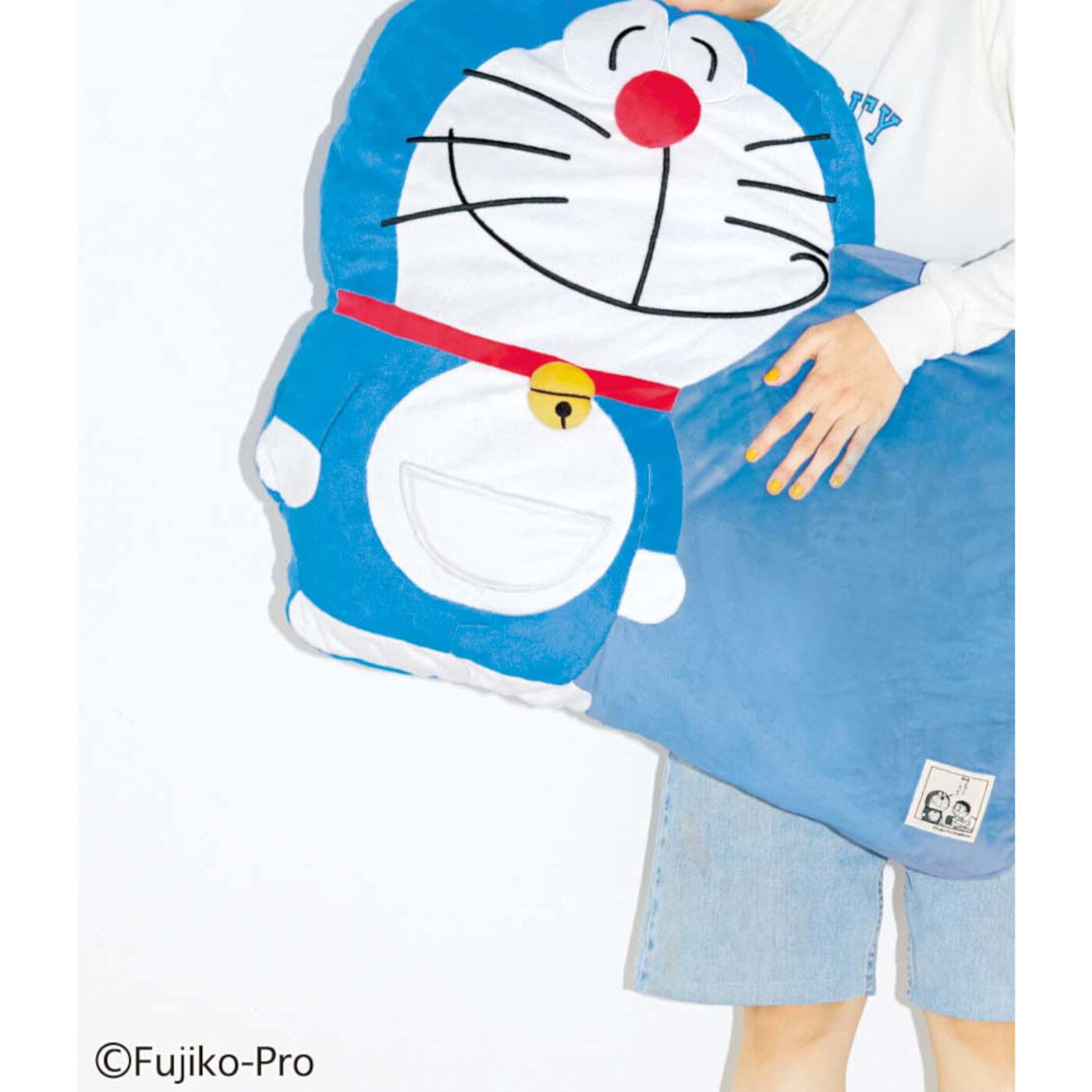 Real Stock|ドラえもん　あったかーい目で見守ってくれる 背もたれクッション