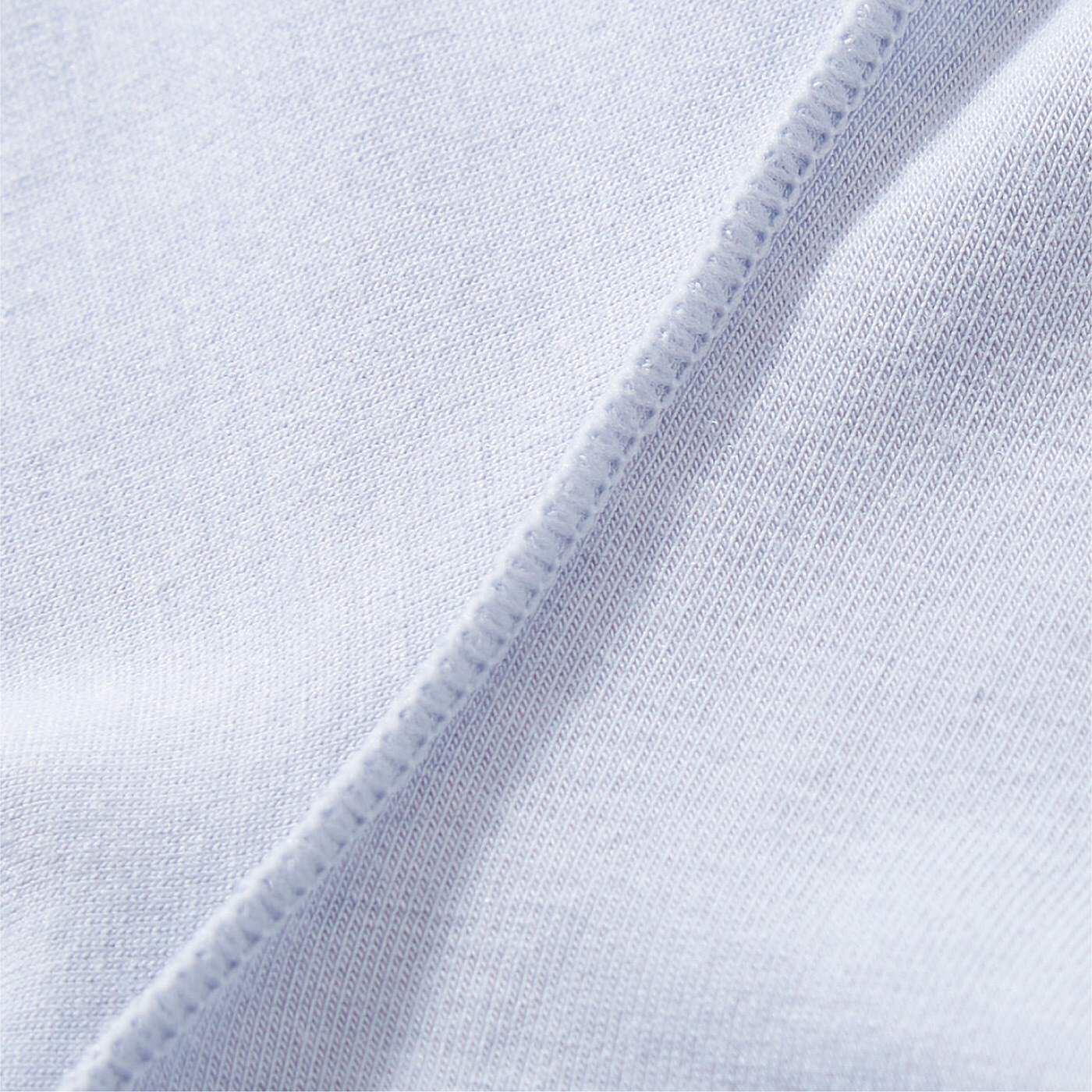 Real Stock|とろりと包み込む　椿オイル加工の基礎化粧インナー〈サックス〉|肩はぎ以外は縫い目を外にして、肌への刺激を軽減。