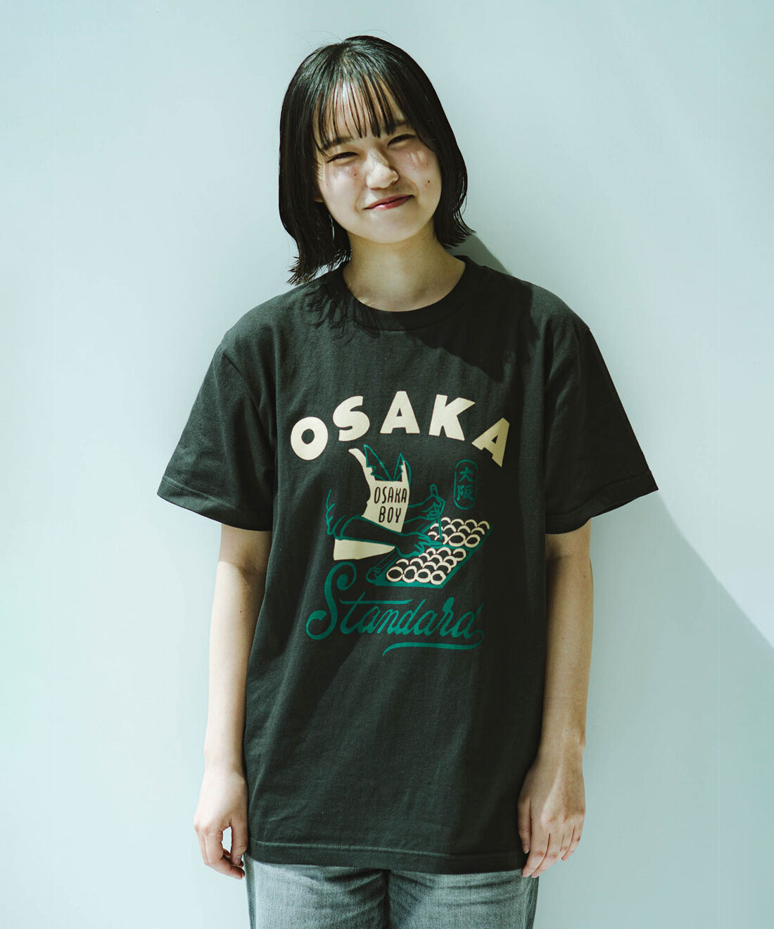 realstock [リアルストック]（Express BOX）|【FELISSIMO Globalオリジナル】100セット限定 ！すっげえ笠付き OSAKA Standard Tシャツ〈ブラック〉|身長157cm/Mサイズ着用