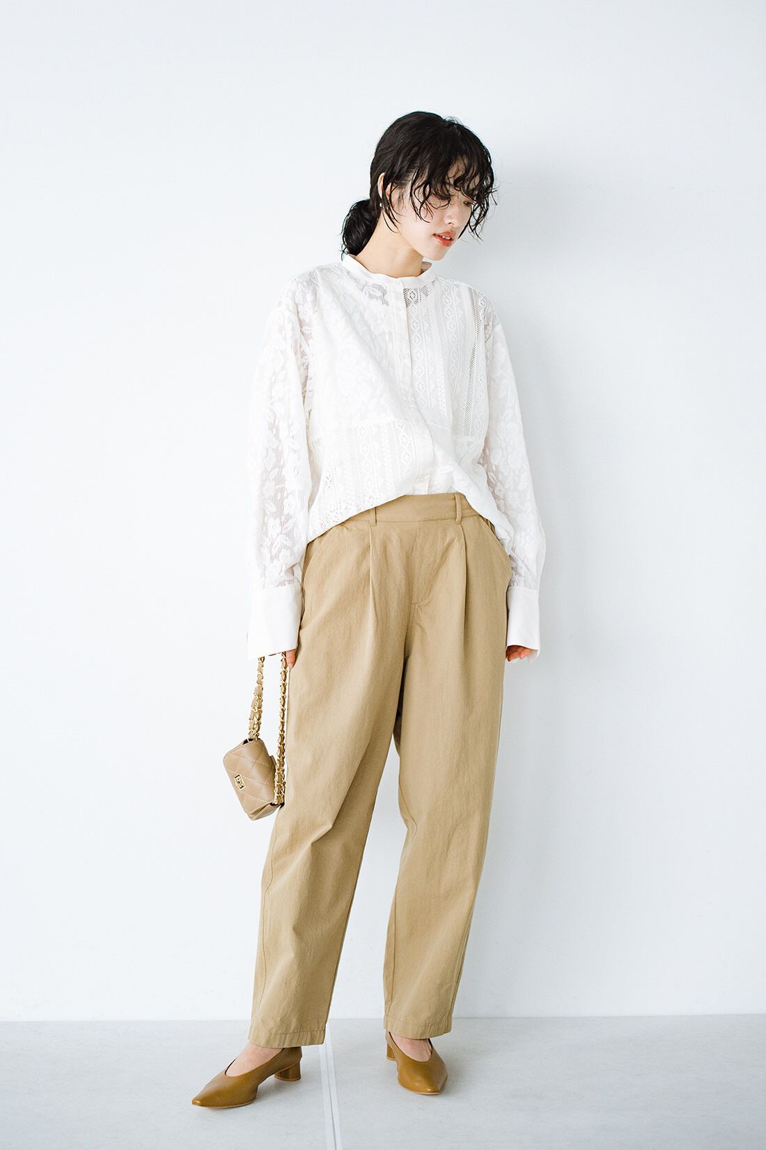 realstock [リアルストック]（Express BOX）|haco! 別注 refined works シルエットのかっこよさとらくちんさに定評がある！ツイルテーパードパンツ〈ベージュ〉