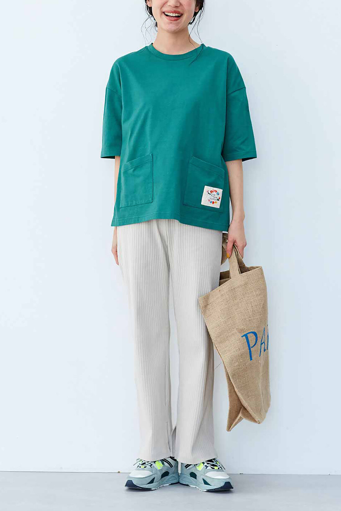 realstock [リアルストック]（Express BOX）|Live love cotton（R）プロジェクト リブ イン コンフォート インドの刺しゅうガールズとつくった つながるフラワー オーガニックコットンポケットTシャツ〈グリーン〉