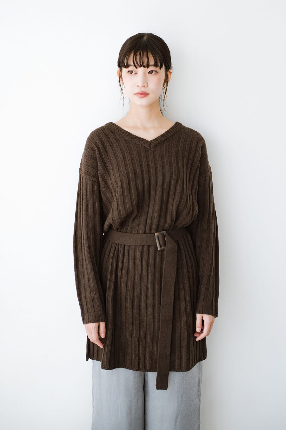 Real Stock|ｈａｃｏ！ 簡単にこなれコーデが完成する 単品使いもしやすいゆるシルエットニットとサテンパンツの便利なセット〈ブラウン〉