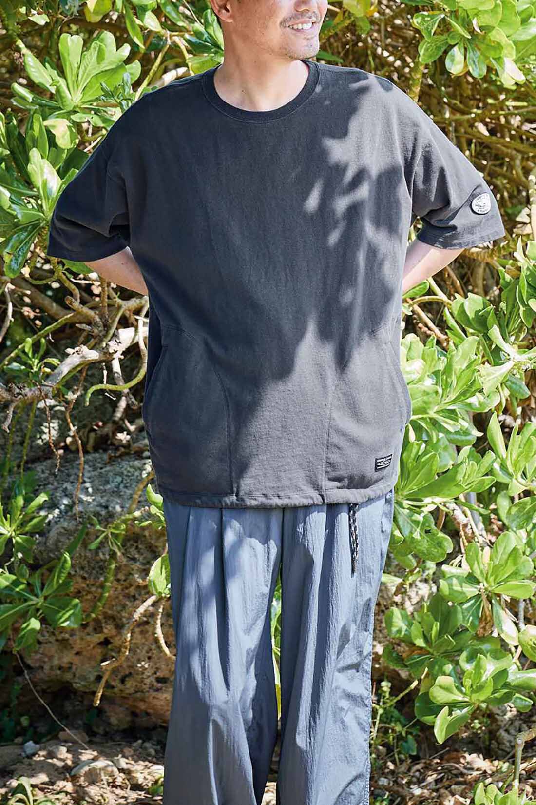 Sunny clouds so-co|サニークラウズ　しっかりワッペンTシャツ〈メンズ〉チャコール