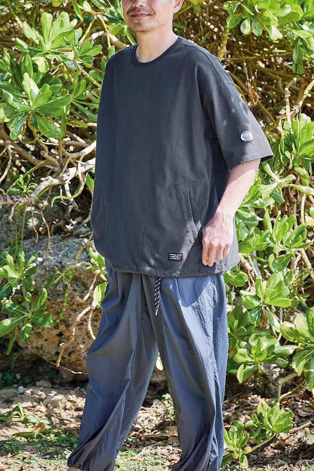 Sunny clouds so-co|サニークラウズ　しっかりワッペンTシャツ〈メンズ〉チャコール