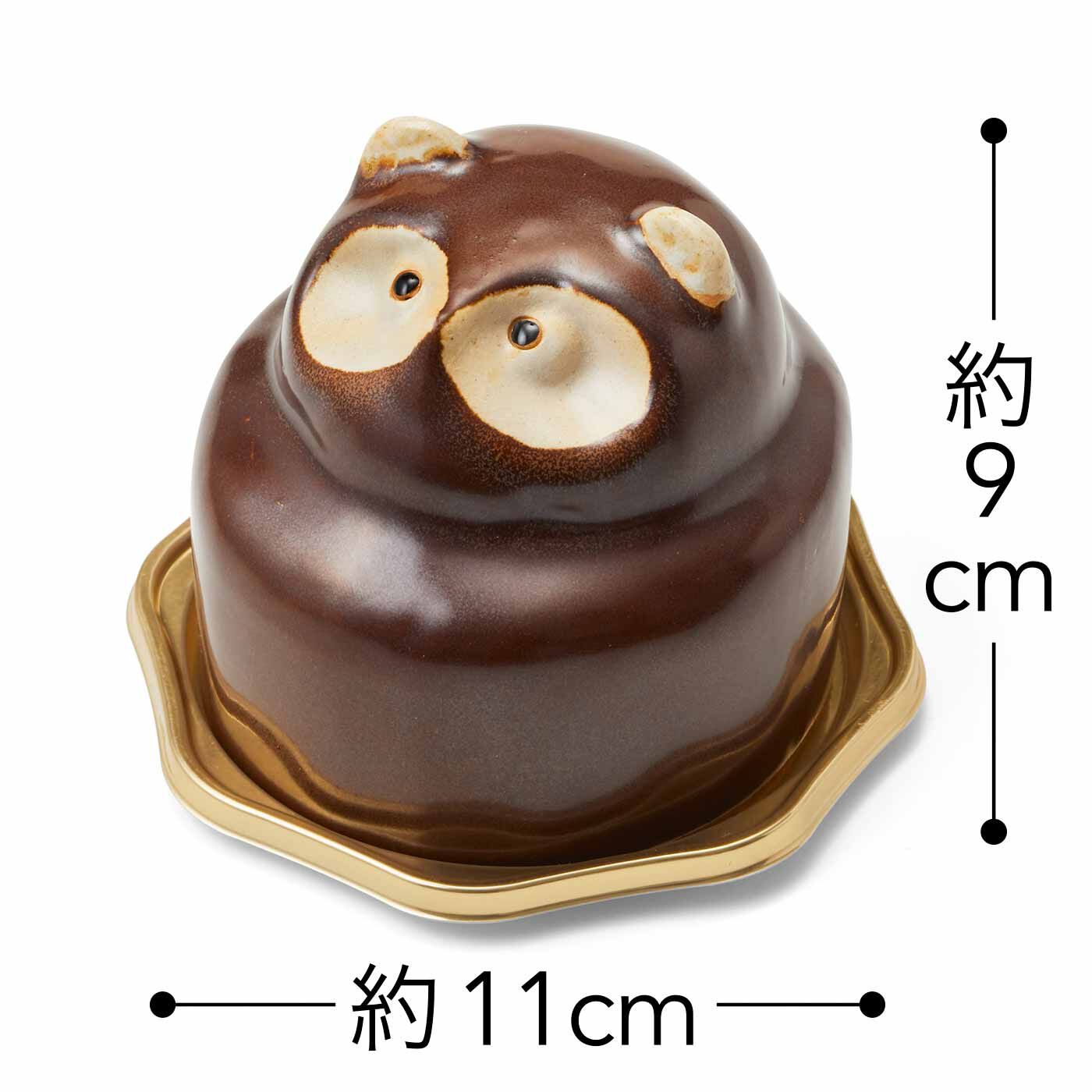 merry［フェリシモメリーポイント］|USEDo しあわせを呼ぶ縁起もの 信楽焼の味わい深い たぬきケーキ貯金箱|本物のケーキのように金色のトレイにセットしてお届け。
