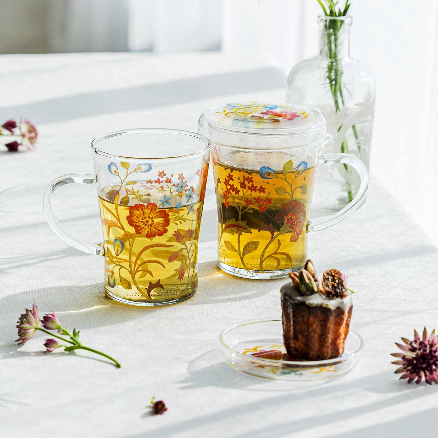am＆be アンティークフラワー ほっと一息 優雅なティーパーティー 茶こし付き耐熱ガラスのマグカップセット｜フェリシモメリー｜フェリシモ【公式通販】