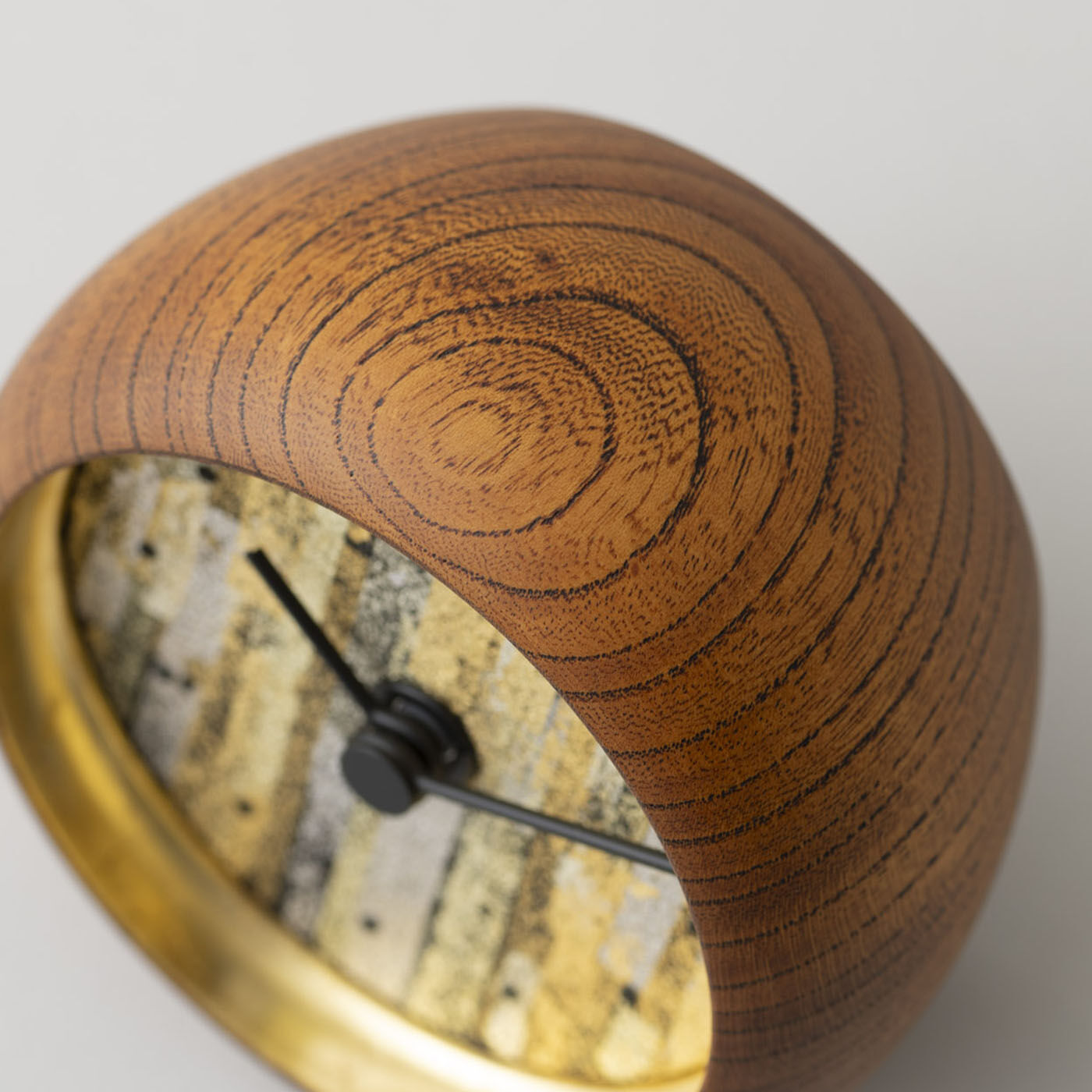 フェリシモメリー|【夢くじ】金沢の時計職人が作った 侘び寂びに見惚れる 縁付金箔とプラチナ箔で彩った 欅の置時計