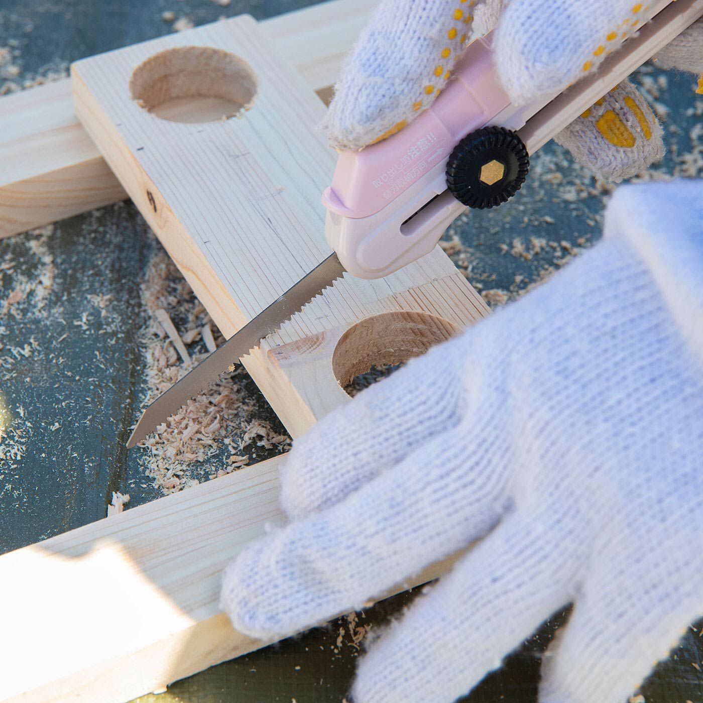 フェリシモメリー|フェリシモ女子DIY部 刃の長さが調節できる カッターみたいな木工のこぎり