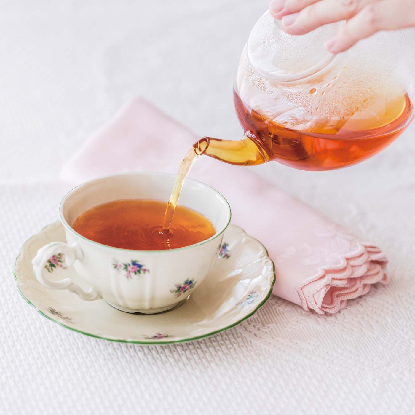 フェリシモメリー|ガラフル　香りあふれる ごほうびうふふティーの会|中で茶葉が広がりやすいテトラ型のティーバッグが、おいしさの秘密。