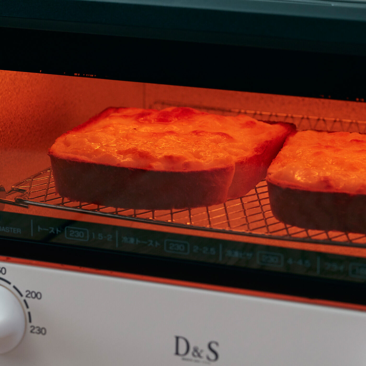 フェリシモメリー|D＆S　オーブントースター|もちろん、調理中は庫内が確認できますよ。