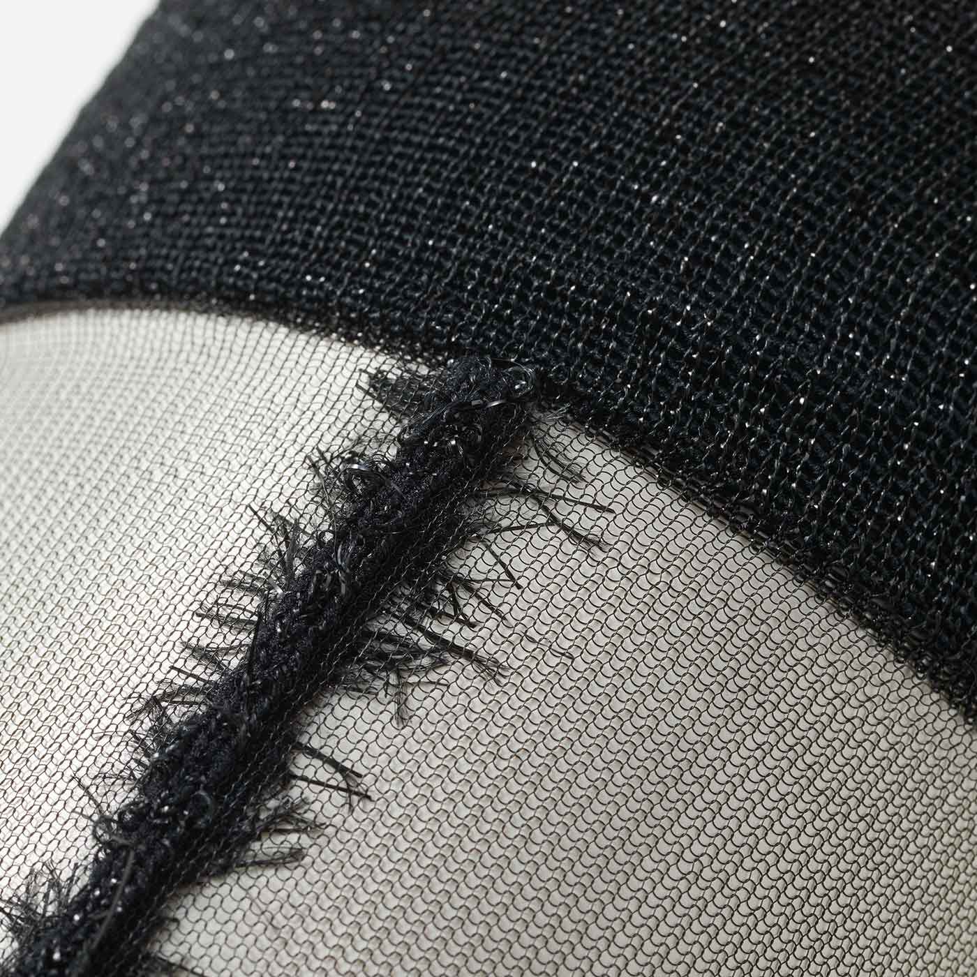 フェリシモコレクション|ＬＸ　大人の丈にこだわったシースルーソックス〈モダン〉の会|透明感にこだわった素材を選択。ナイロン糸を組み合わせるなどフィット感にもこだわったブラックのデザインです。