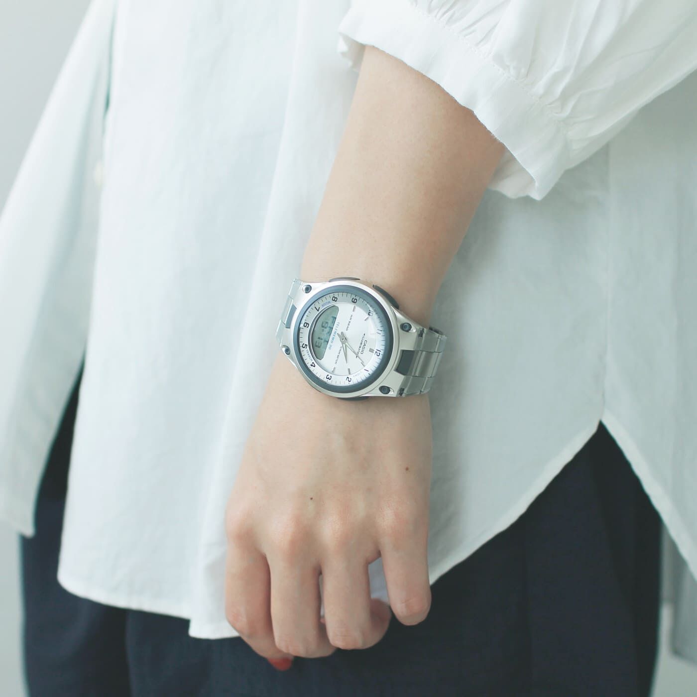 フェリシモコレクション|このごろ meets CASIO 推しカシ　カルチャーテックボーイ〈AW-80D-7AJH〉|樹脂ガラスの表面はやや丸みをおびていて、女性の手もとにもなじみます